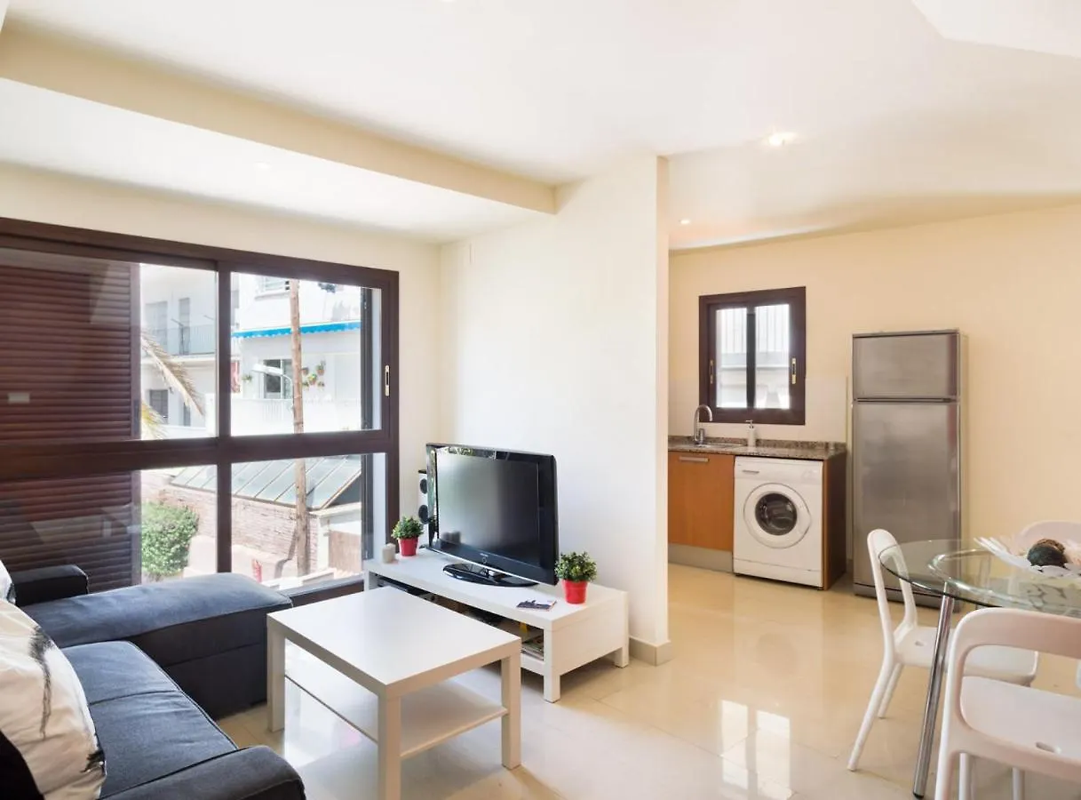 Villa Tassis, acogedora villa con 5 apartamentos, piscina al aire libre con capacidad para grupos- Pet Friendly by GLOBALSITGES Spagna