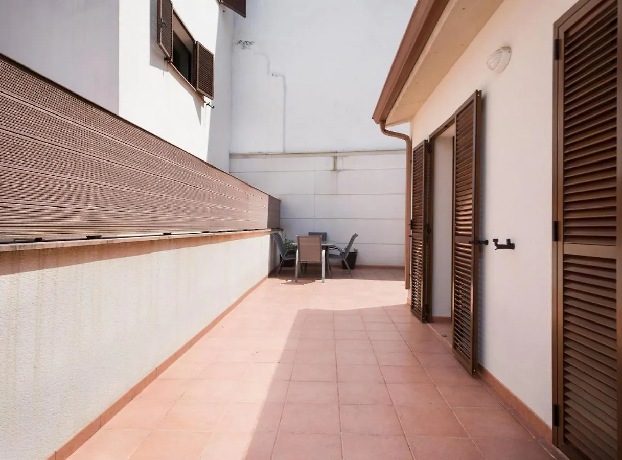 Villa Tassis, acogedora villa con 5 apartamentos, piscina al aire libre con capacidad para grupos- Pet Friendly by GLOBALSITGES